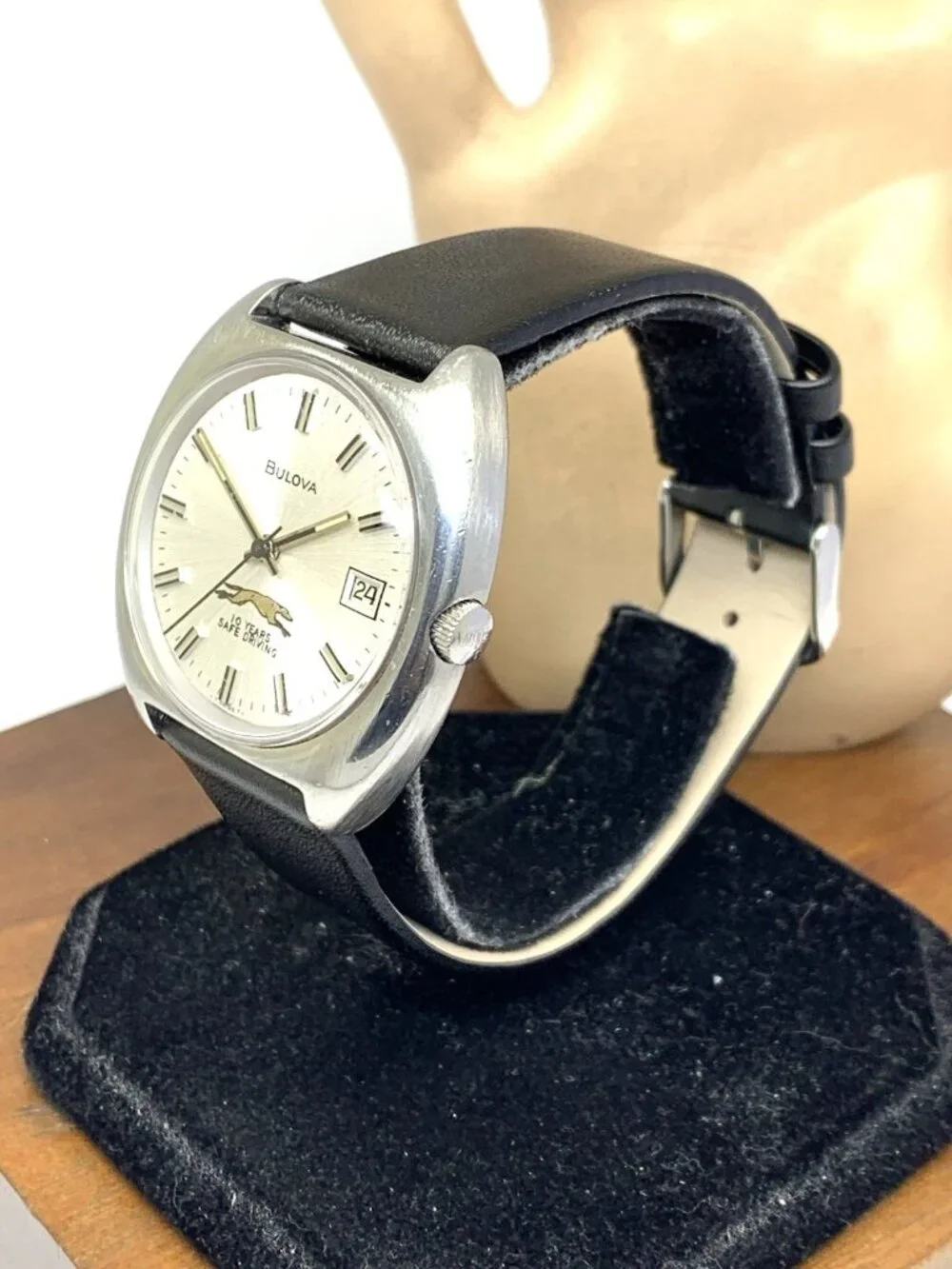 Bulova Men's Watch 7313 Vintage 1970's N4 Swiss Automatic Greyhound Safe Driving